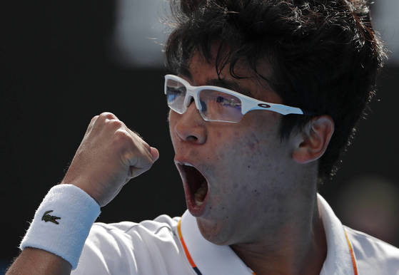 South Korea's Chung Hyeon reacts after winning a point against Germany's Alexander Zverev during their third round match at the Australian Open tennis championships in Melbourne, Australia, Saturday, Jan. 20, 2018. (AP Photo/Vincent Thian) <저작권자(c) 연합뉴스, 무단 전재-재배포 금지>