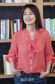 '대충격' 신애라, 체포설 이어 사망설까지..무슨 일이