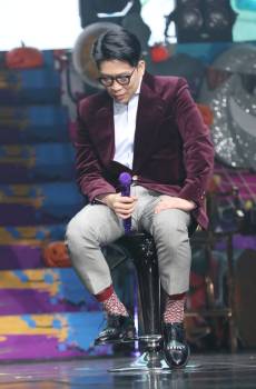 MC몽, ‘히틀러 그림’ 이후 과거 논란 줄줄이 재부상