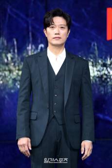 [단독] ‘박예진♥’ 박희순, 신혜선 소속사行..‘오징어게임3’ 공개 앞두고 새 출발