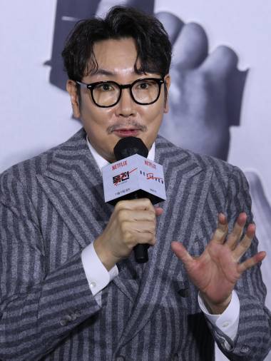 ‘은퇴’ 조진웅 근황 이어 ‘말레이시아 목격담’…“빠르게 지나가”