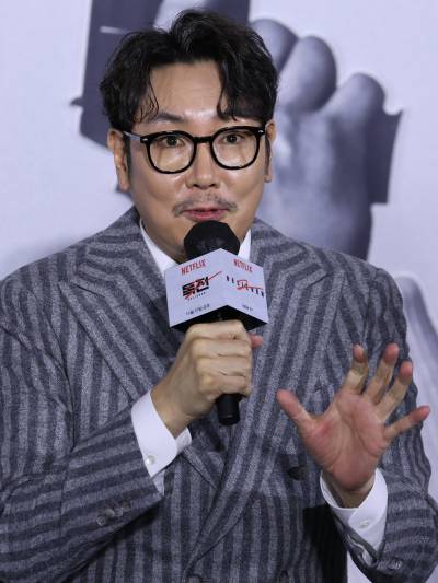 ‘은퇴’ 조진웅 근황 이어 ‘말레이시아 목격담’…“빠르게 지나가”