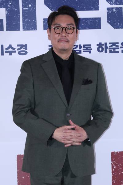 [왓IS] “돌아오라” vs“가족이 피해자라도” 조진웅 ‘은퇴’ 선언, 정계까지 ‘들썩’ [종합]