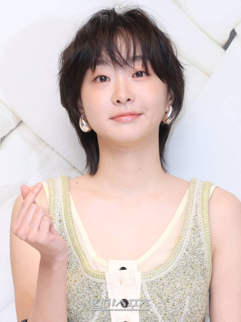 포토] 김다미, 줌 유발 뽀짝 미모 - 일간스포츠