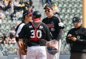 김경태 투수 코치 1군서 빠진다…염경엽 LG 감독 