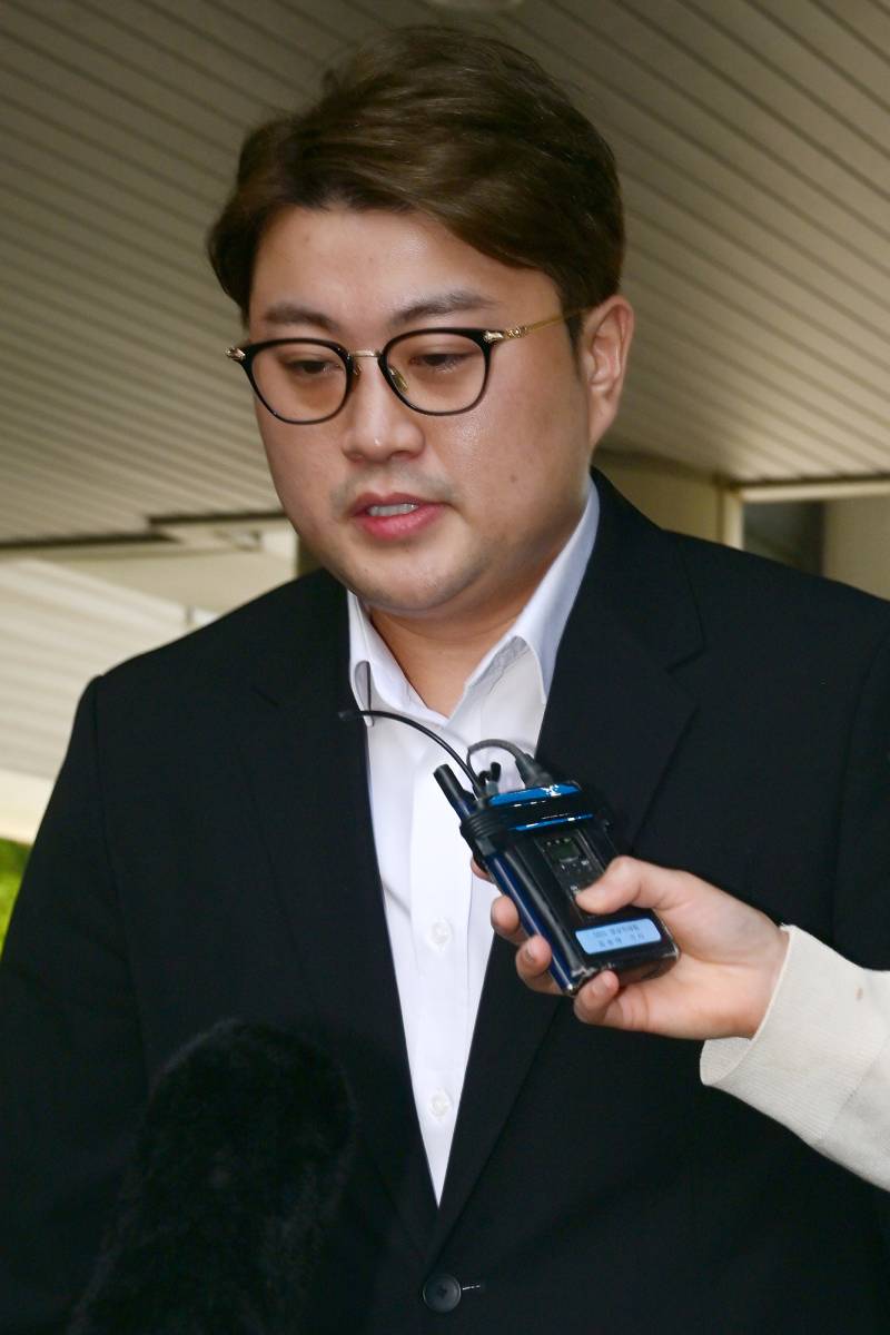 김호중, 결국 구속…팬덤 “정치권 이슈 은폐 용도 아니었길” 성명