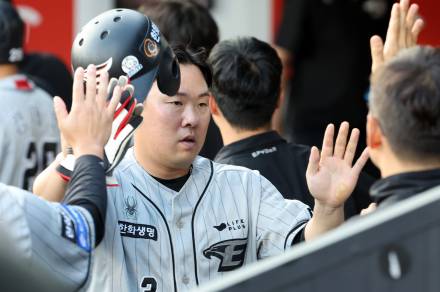'개막 2연승 겨냥' 한화, 안치홍 벤치 시작 악재..."복통 증세로 선발 제외" [IS 수원]