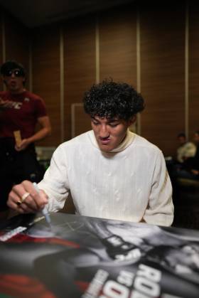 17세 때 UFC 계약→역대 최연소 챔피언 꿈꾸는 로사스 주니어 “10대처럼 파티 가고 싶단 생각도 했지만…”