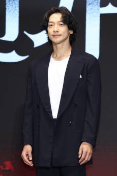 비, 청각 장애 팬에 “왜 춤 안 추나” 했다가 사과…“배려 없었다”