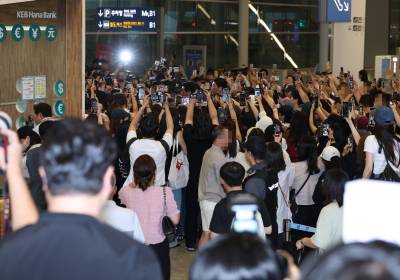 [포토] 많은 인파에 둘러싸인 변우석