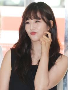 ‘♥라도와 8년 열애’ 윤보미, ‘나는 솔로’ 제안에 당황 왜?