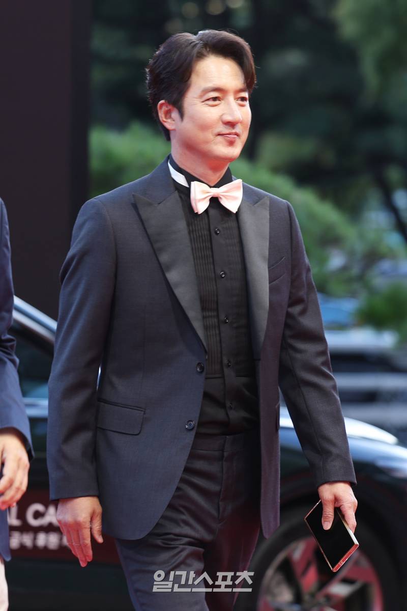 포토] 멋지게 레드카펫 밟는 정준호 - 일간스포츠