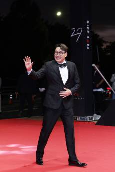 조진웅 논란 계속...&quot;원준아, 기억하냐&quot; 동창 글 재조명