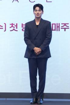 이이경 소감 논란 후폭풍에 “유재석 저격 아냐…그럴 이유 없어” 소속사 진화 [종합]