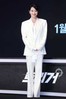 조진웅 은퇴·‘시그널2’ 난리 속 김혜수 SNS에는…