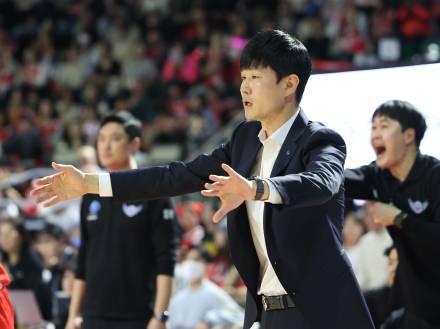 강혁 감독 "패배 내 책임, 팬들께 죄송...다음 경기 되풀이 않도록 잘 준비하겠다" [IS 패장]