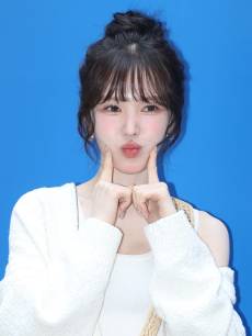 레드벨벳 웬디, 데뷔 첫 KBO리그 시구…사직구장 달군다