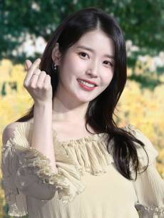 아이유, 5월 컴백 목표... 차은우 MV 지원사격 [공식]