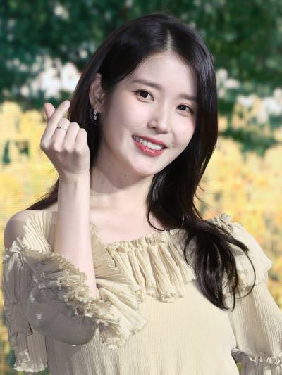 아이유, 5월 컴백 목표... 차은우 MV 지원사격 [공식]