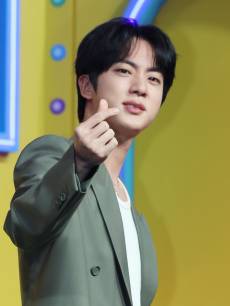 방탄소년단 진 “‘아리랑’, 질리지 않는 앨범…멤버들과 함께여서 참 좋아” 컴백 소감