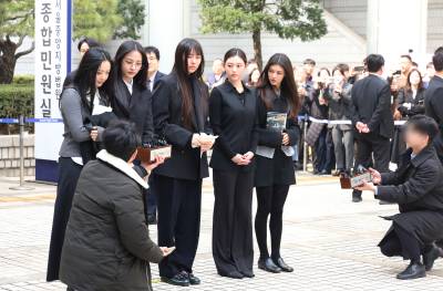 [단독] 어도어 ‘7명’ VS 뉴진스 ‘4명’…어도어 先 전관 대응의 의미는?