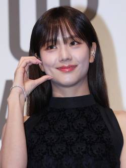 [단독] 지수 친오빠, 불법 촬영물 폭로에 “사실무근…고소 예정”