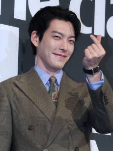 “크리스마스에 기적이”…새신랑 김우빈, 어린이 병동에 선물+자필 편지