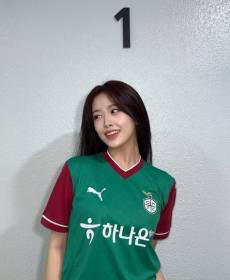 안유진, 너무 예뻐도 문제…‘승리 요정’ 패션 화제