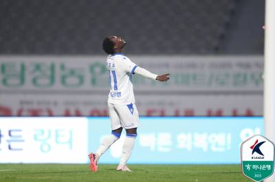 연맹이 ‘변태 축구’라고 표현한 그 골…윤정환 감독 “나도 닭살 돋을 정도였다” [IS 안산]