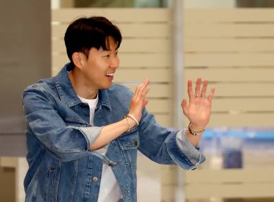 ‘유로파 챔피언’ 손흥민, 청재킷 입고 韓 금의환향