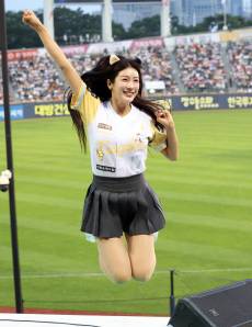 '하주석과 결혼' 김연정, "평생을 함께할 소중한 분이 생겼다, KS 우승 위해 더 열심히 응원"