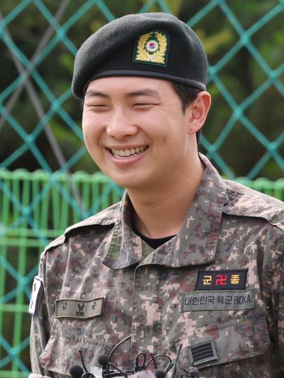 'RM 맞아?' 부은 얼굴 이유 밝혔다 &quot;새벽 2시에..&quot;