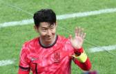 '캡틴' 손흥민, 완장 내려놓나…공격수로 변신?