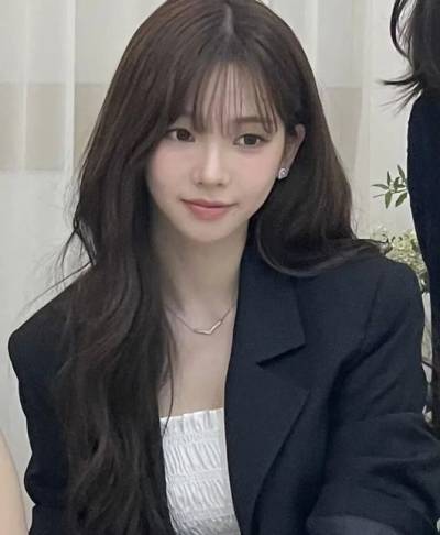 카리나, 친언니 결혼식 포착..'민폐 하객' 등극