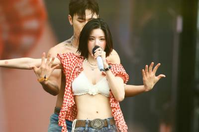 권은비, 올해 워터밤 '찢었다'..직캠 인기 치솟아
