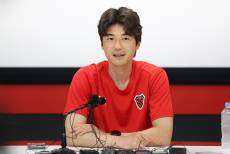 기성용, '성폭행' 의혹 제기자 2명에 승소…법원 "1억원 배상하라"