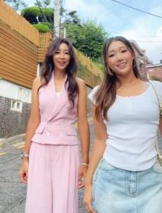 ‘윤종신♥’ 전미라, 폭풍 성장 딸 공개…“엄마·아빠 닮은 고1”