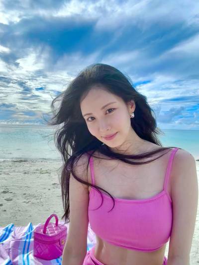 서현, 핑크 비키니 여신 자태… 청순+청량美 완성
