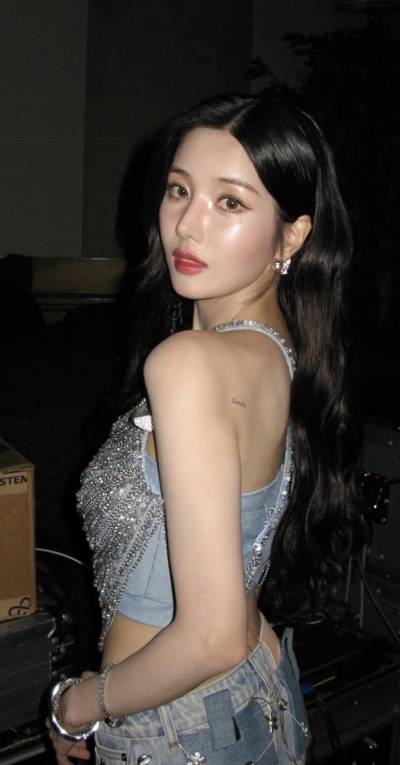 권은비, 24억 건물주 미모+자산 모두 잡았다