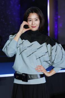 ‘한류 여신’ 전지현, 中서 불매 신호…‘북극성’ 대사 뭐길래