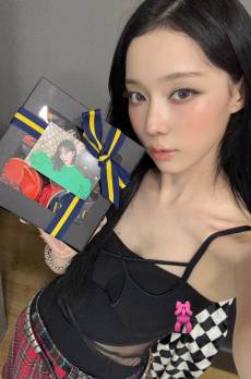 '시선 강탈' 에스파 윈터, 컵케이크보다 빛나는 외모