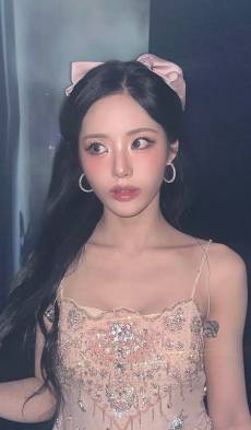 프로미스나인 박지원, 공주 같은 비주얼... 화려한 드레스 자태