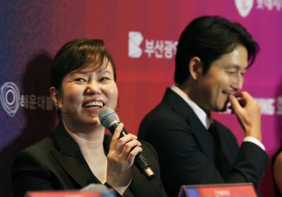 [포토] 김금순, 정우성 옆에 앉아 떨립니다