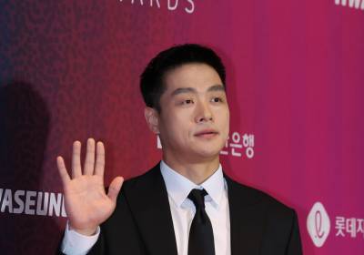 [포토] 김영성, 긴장한 모습으로 날리는 손인사