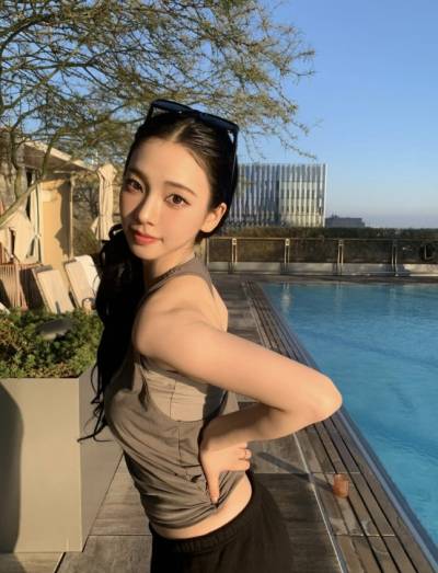 카리나, 수영장서 뽐낸 탄탄 몸매+청량 비주얼