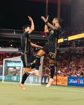 SON이 직접 볼 건넸다…‘흥부 듀오’ 부앙가, 2026년 LAFC 공식 1호골 주인공