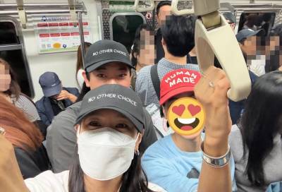 손예진, 불꽃축제 ‘지옥철’도 미소로... 지하철 퇴근 인증