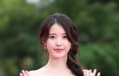 아이유·츄, 화사한 매력으로 서울드라마어워즈 레드카펫을 장악하다