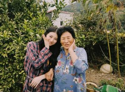 수지, 외할머니와 감동 투샷 “나의 오판금”