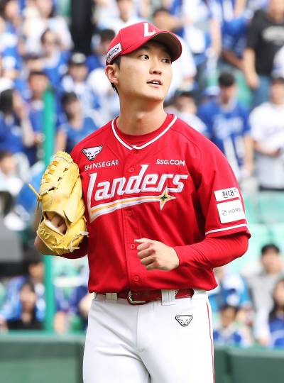 1·2회 탈삼진 6개→ 4회 피안타 3개 2실점...SSG 김건우, 신기록 쓰고도 조기강판 [준PO2]
